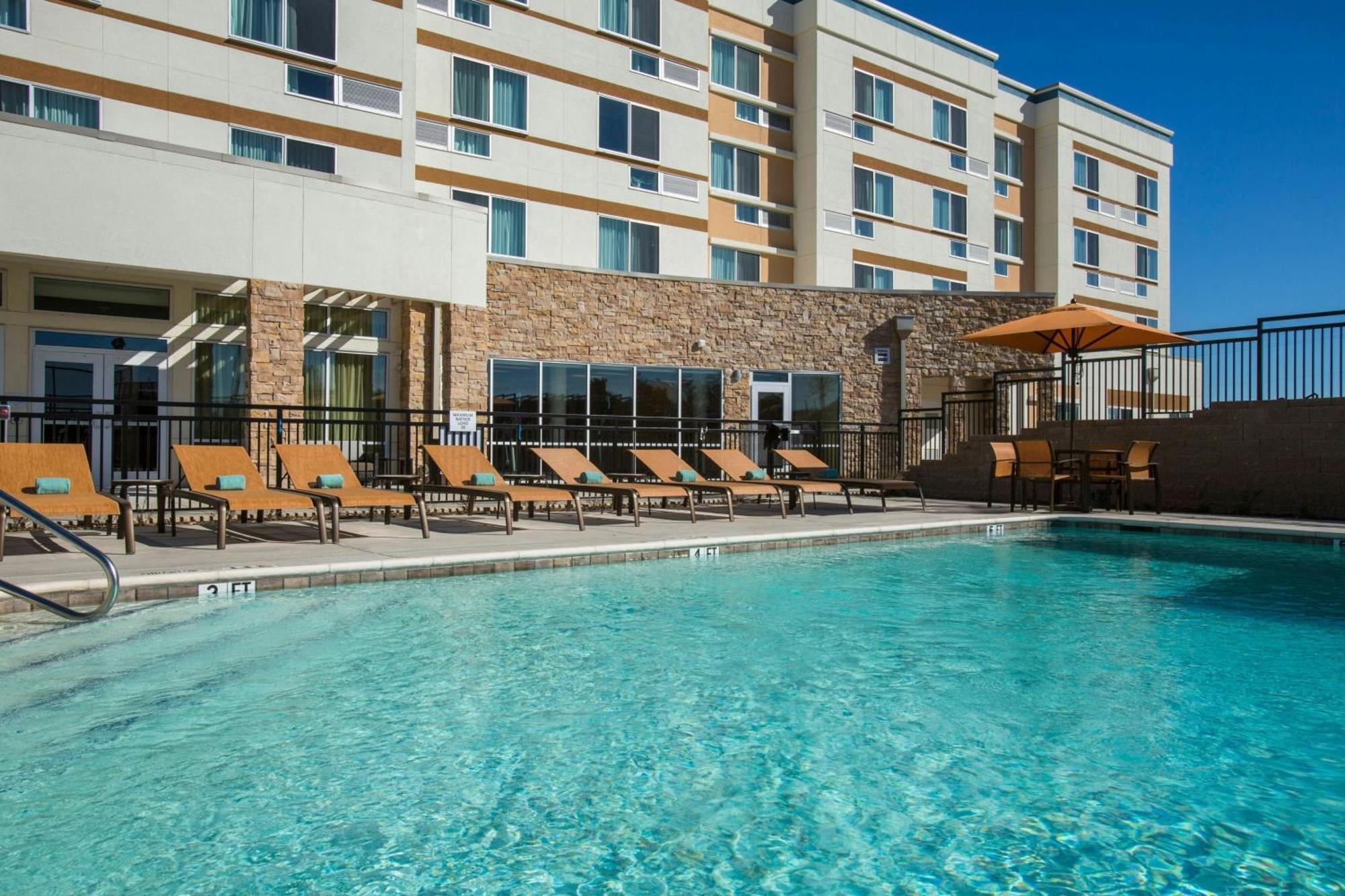 คอร์ตยาร์ด ดัลลัส มิดโลเทียน แอท มิดโลเทียน คอนเฟอเรนซ์ เซ็นเตอร์ Hotel Midlothian ภายนอก รูปภาพ