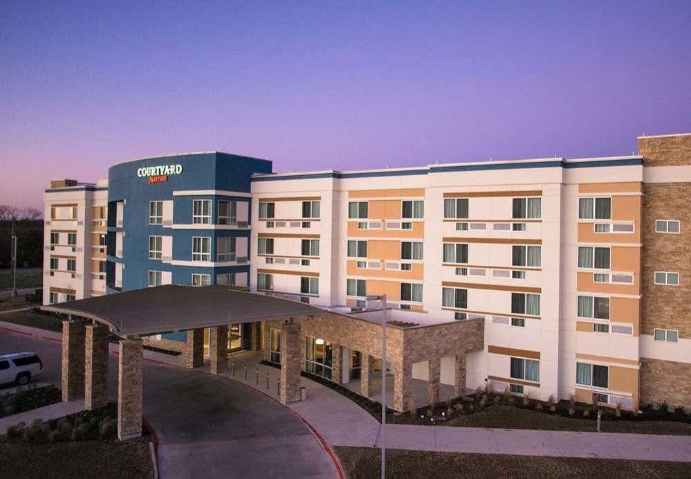 คอร์ตยาร์ด ดัลลัส มิดโลเทียน แอท มิดโลเทียน คอนเฟอเรนซ์ เซ็นเตอร์ Hotel Midlothian ภายนอก รูปภาพ