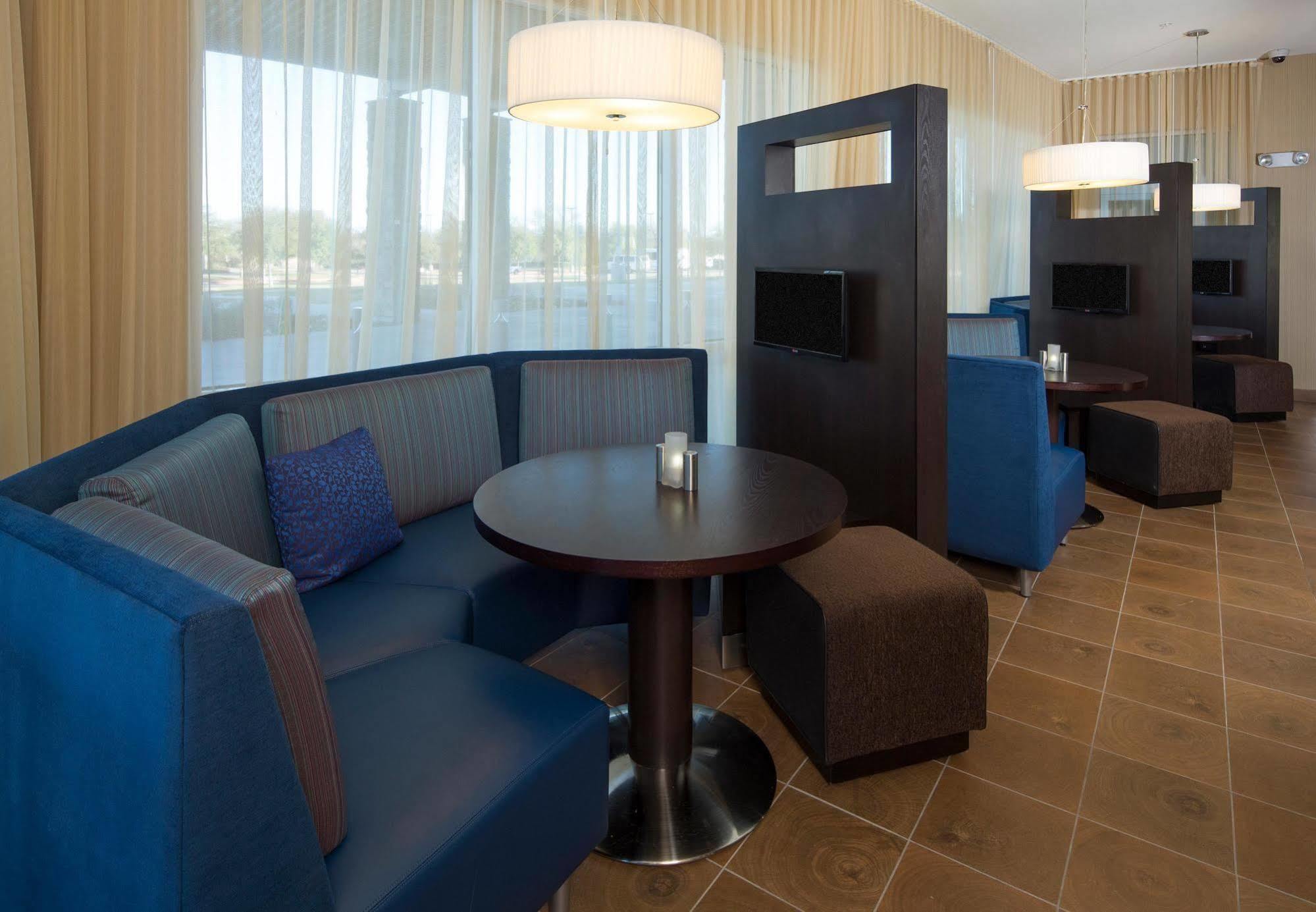 คอร์ตยาร์ด ดัลลัส มิดโลเทียน แอท มิดโลเทียน คอนเฟอเรนซ์ เซ็นเตอร์ Hotel Midlothian ภายนอก รูปภาพ