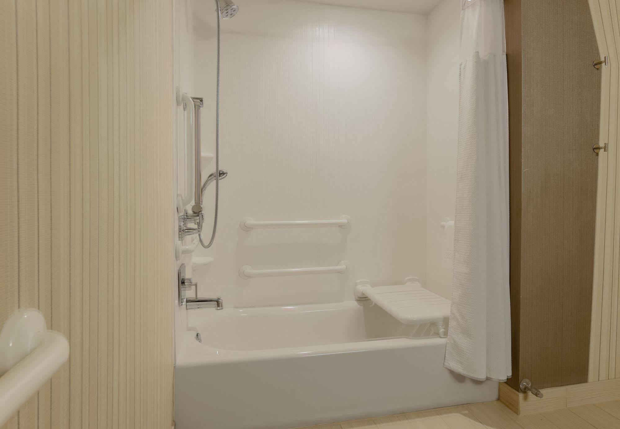 คอร์ตยาร์ด ดัลลัส มิดโลเทียน แอท มิดโลเทียน คอนเฟอเรนซ์ เซ็นเตอร์ Hotel Midlothian ภายนอก รูปภาพ
