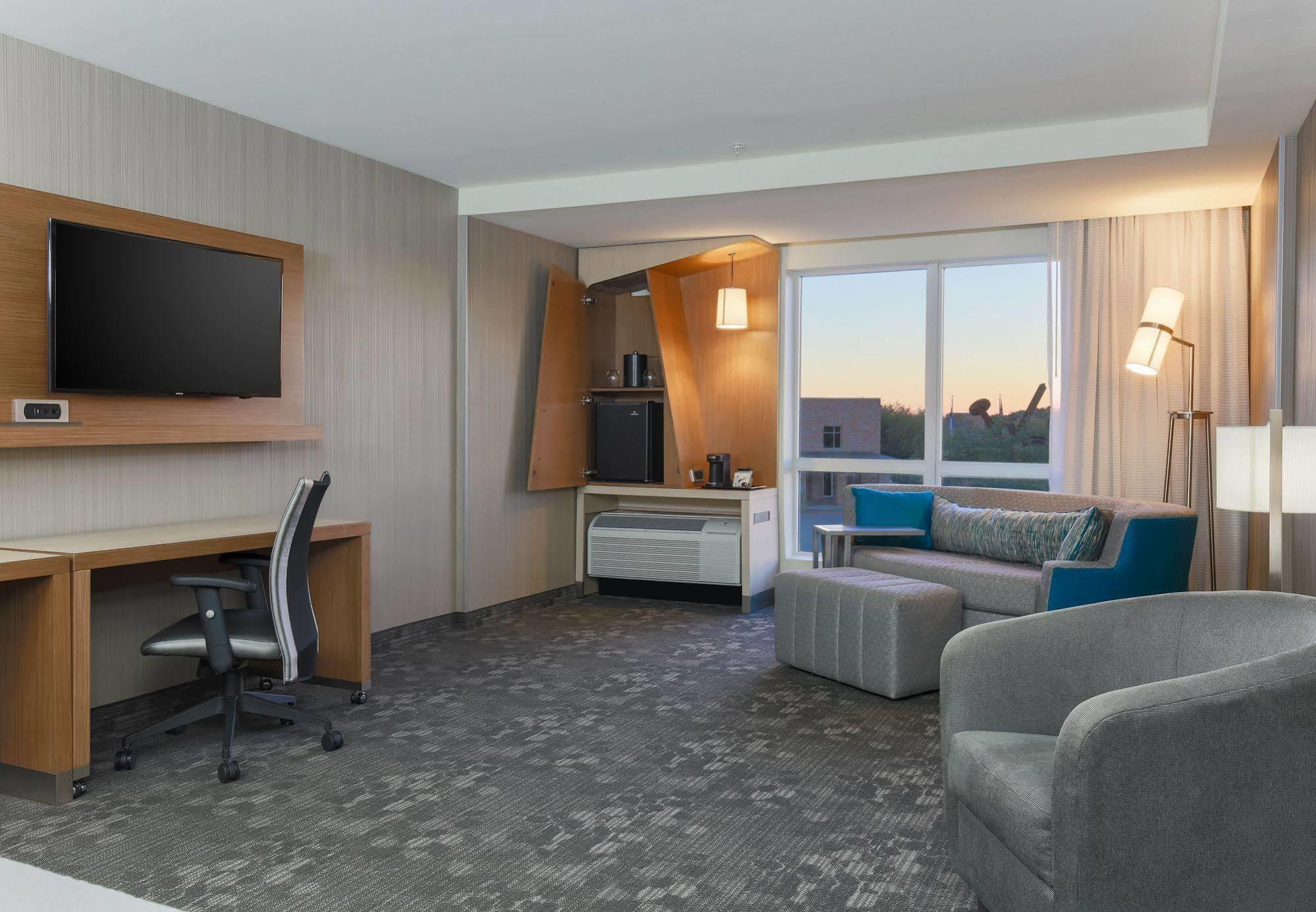 คอร์ตยาร์ด ดัลลัส มิดโลเทียน แอท มิดโลเทียน คอนเฟอเรนซ์ เซ็นเตอร์ Hotel Midlothian ภายนอก รูปภาพ
