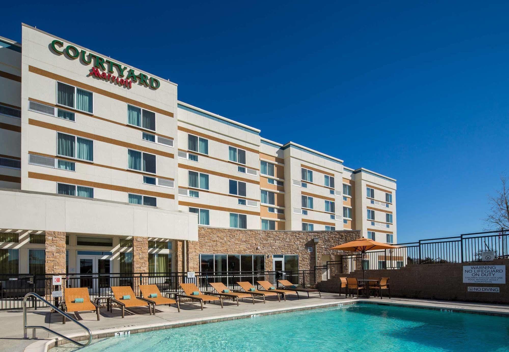 คอร์ตยาร์ด ดัลลัส มิดโลเทียน แอท มิดโลเทียน คอนเฟอเรนซ์ เซ็นเตอร์ Hotel Midlothian ภายนอก รูปภาพ